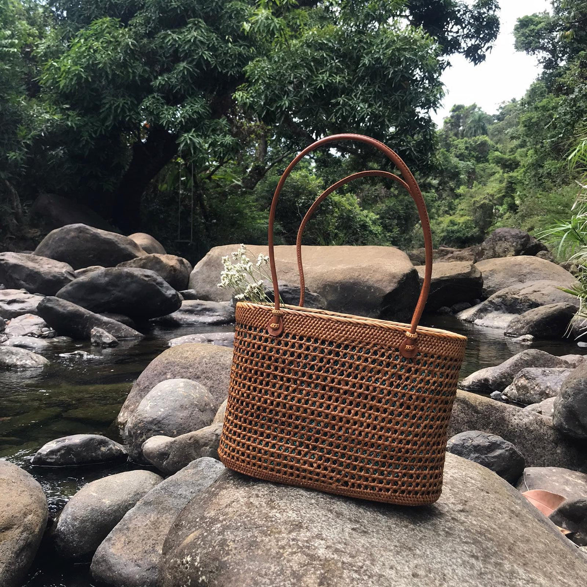 Rattan tote bag outlet
